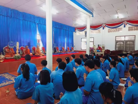 กิจกรรมถวายเทียนพรรษาแด่พระภิกษุสงฆ์ในพุทธศาสนก่อนเทศกาลเข้าพรรษ